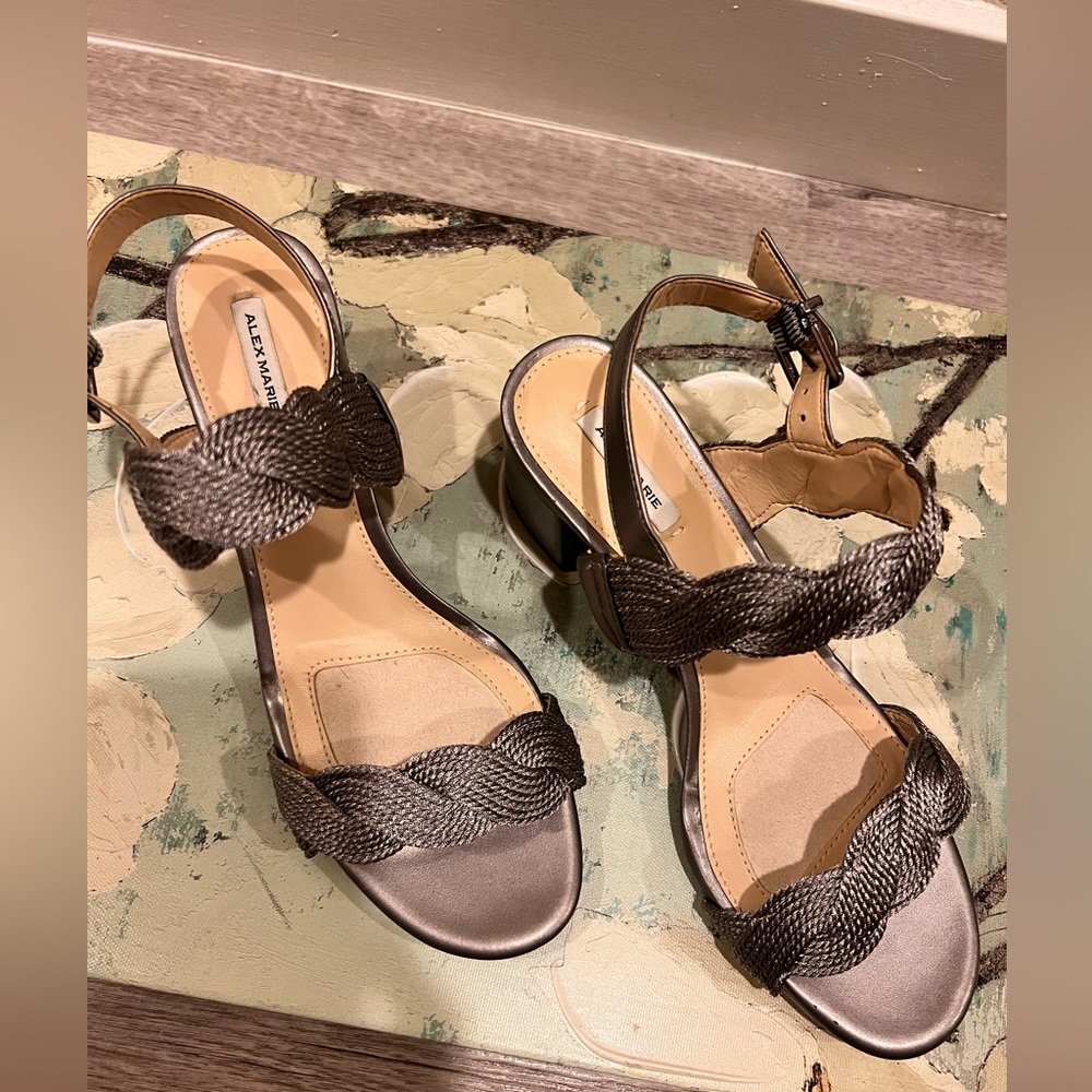 Alex Marie: Open toes strap shoes in Gray. Size 8